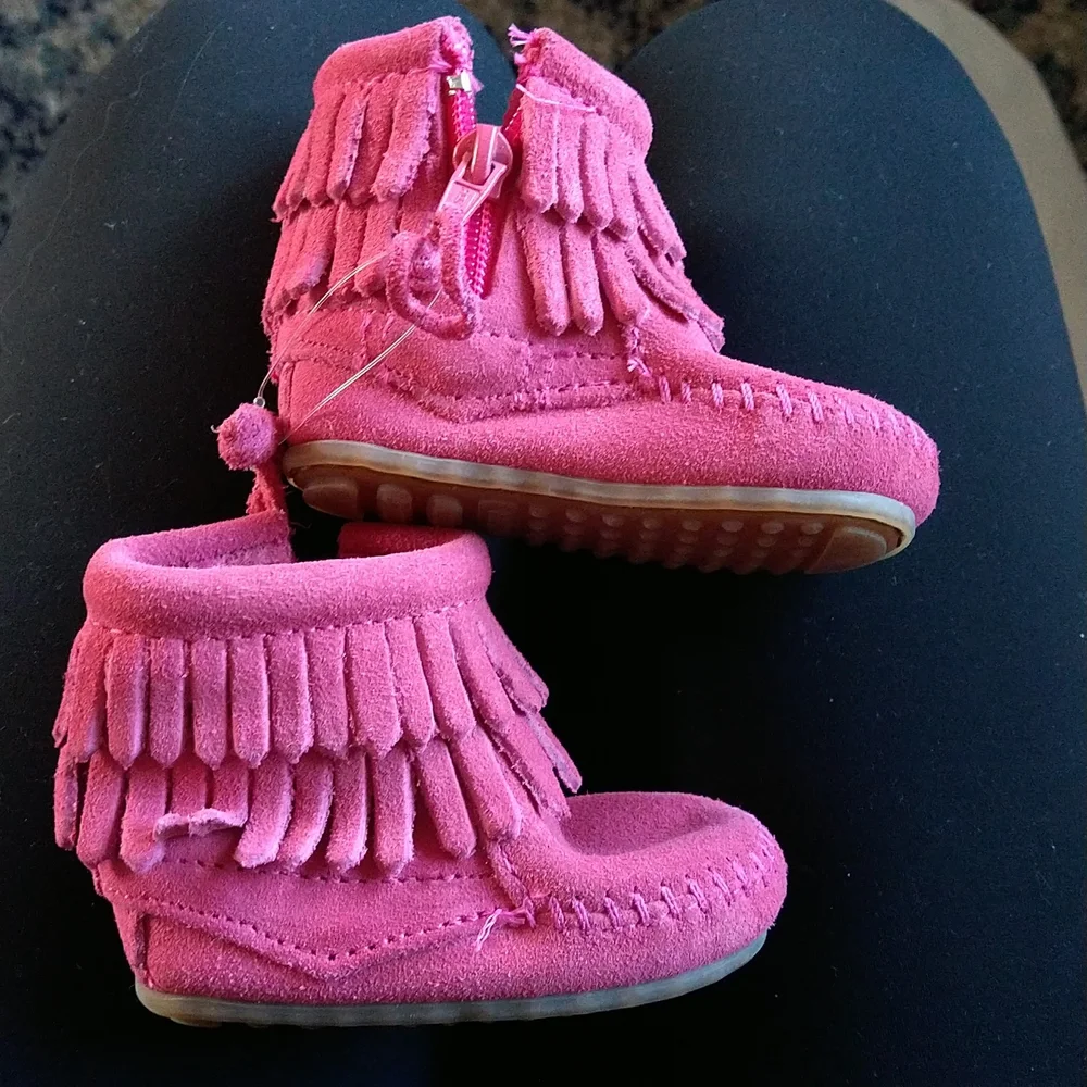 Minnetonka double fringe side zip hard sole boot size 2